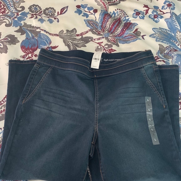 NWT - NY& CO HIGH-WAIST PULL-ON  CROPPED LEGGING - Picture 5 of 9